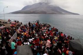 Endonezya'da Ruang Yanardağı felaketi 12 bin kişi tahliye edildi