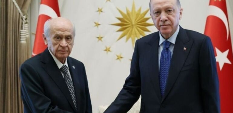 Gözler bu buluşmada, Bahçeli, Erdoğan’ı kapıda karşıladı, gündem PKK’nın lağvedilmesi