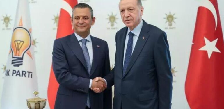 CHP lideri Özgür Özel’in Erdoğan’a verdiği hediyenin fiyatı dikkat çekti