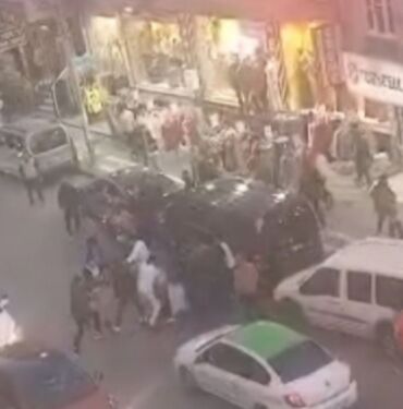 Esenyurt'ta 'Yan bakma' kavgası 1 kişi yaralandı