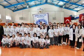 Fatih'te öğrenciler TÜBİTAK 4006 Bilim Fuarı'nda yaptıkları robotları sergiledi