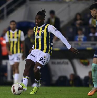 Fenerbahçe'den derbi öncesi 3 gollü galibiyet! Fenerbahçe 3-0 Kayserispor