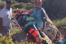 Fethiye'de kayalıklara düşen Rus yamaç paraşütü pilotu yaralandı