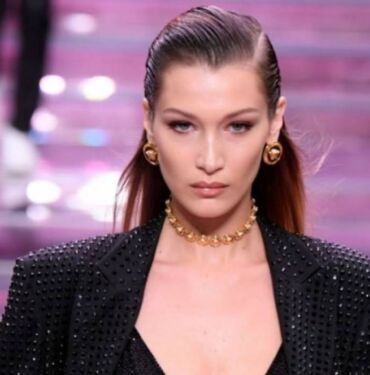 Filistin asıllı dünyaca ünlü model Bella Hadid, mankenliği bıraktığını duyurdu.