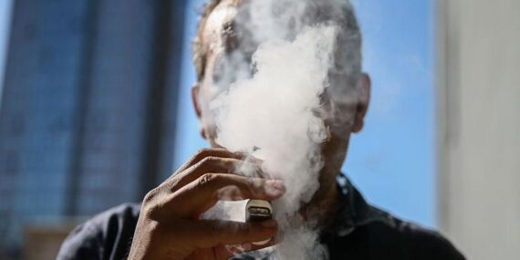 Gençleri hedef alan büyük tehlike: Elektronik sigara