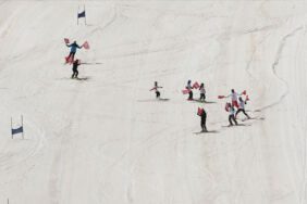 Hakkari'de mayısın ortasında kayak yarışması düzenlendi