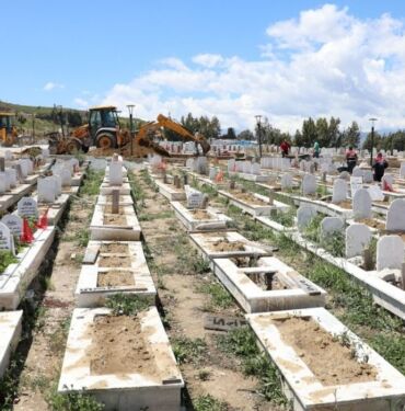 Hatay'daki yağışta depremzedelerin mezarları zarar gördü