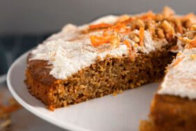 Havuçlu kek tarifi Evde kolayca hazırlayabileceğiniz lezzetli bir tatlı