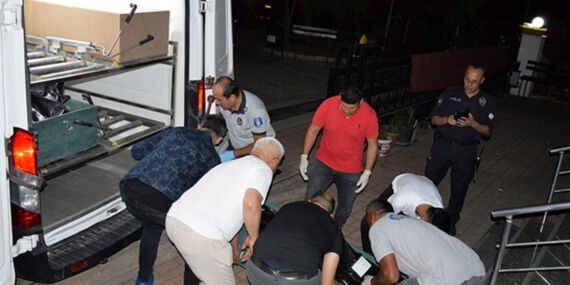 Huzurevinde bıçaklı saldırı: Ölü ve yaralılar var!