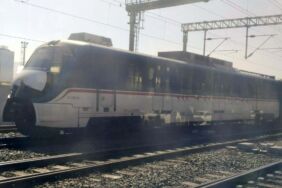 İZBAN hattında Alsancak istikametine giden bir trenin tekeri raydan çıktı. Yolcular tahliye edildi.