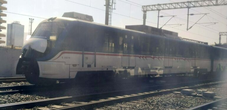 İZBAN hattında Alsancak istikametine giden bir trenin tekeri raydan çıktı. Yolcular tahliye edildi.