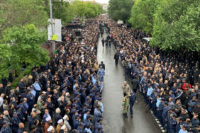 İran yas Ttutuyor Cumhurbaşkanı ve Dışişleri Bakanı için üç günlük cenaze törenleri başladı
