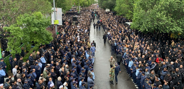 İran yas Ttutuyor Cumhurbaşkanı ve Dışişleri Bakanı için üç günlük cenaze törenleri başladı
