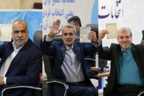 İran'da cumhurbaşkanlığı seçimleri için ilk adaylık başvuruları yapıldı