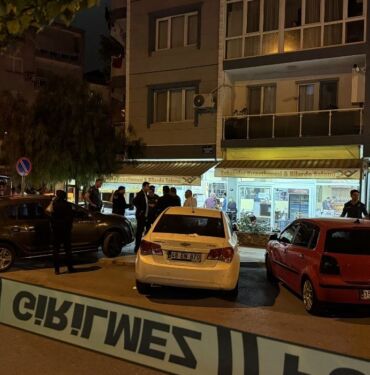 İzmir Buca'da silahlı saldırı 1 kişi hayatını kaybetti, 2 yaralı