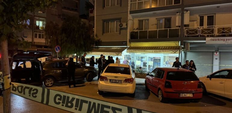 İzmir Buca'da silahlı saldırı 1 kişi hayatını kaybetti, 2 yaralı