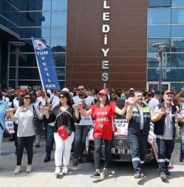 İzmir'de belediye çalışanları eylemlerini sürdürüyor
