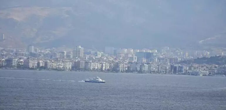 İzmir’i toz bulutu kapladı, uzmanlar uyardı