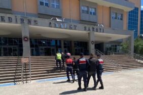 Jandarma sınırda 12 terör örgütü üyesini ele geçirdi