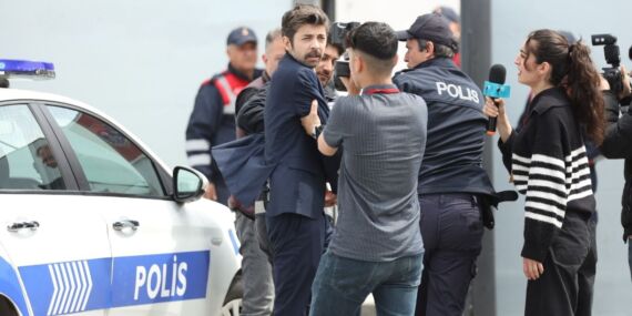 Kanal D’nin sevilen dizisi Taş Kağıt Makas yeni bölümüyle ekrana geldi