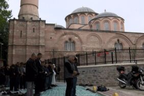 Kariye Camii’nde 79 yıl sonra cuma namazı kılındı