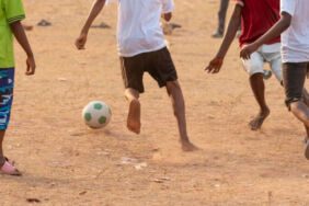 Kasıklarına top çarpan 10 yaşındaki çocuk hayatını kaybetti