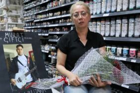 Kazada ölen oğlunun arkadaşları Anneler Günü sürprizi yaptı (3)