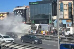 Küçükçekmece'de metrobüste yangın çıktı