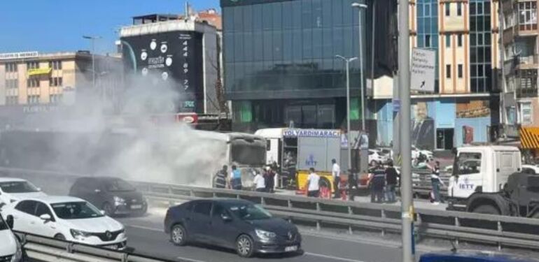 Küçükçekmece’de metrobüste yangın çıktı