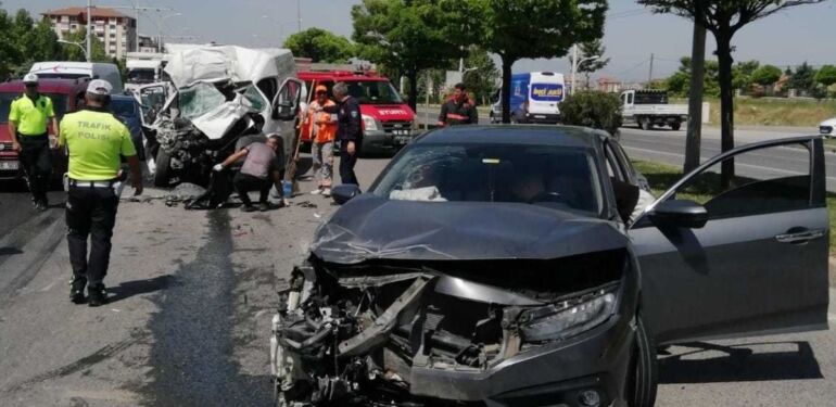 Malatya’da zincirleme kaza: Otomobil, kamyonet ve kamyon çarpıştı