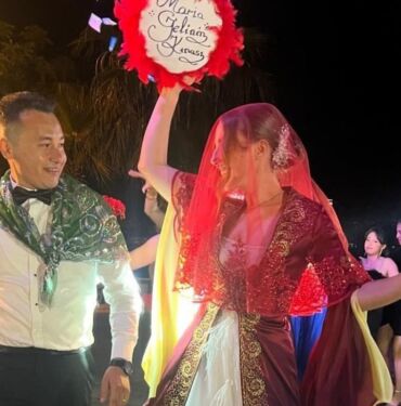 Maldivler'den Mersin'e Sibiryalı Gelin ve Türk Damat Düğünü