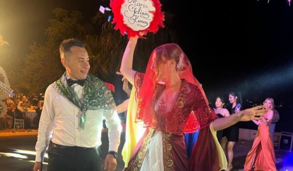 Maldivler'den Mersin'e Sibiryalı Gelin ve Türk Damat Düğünü