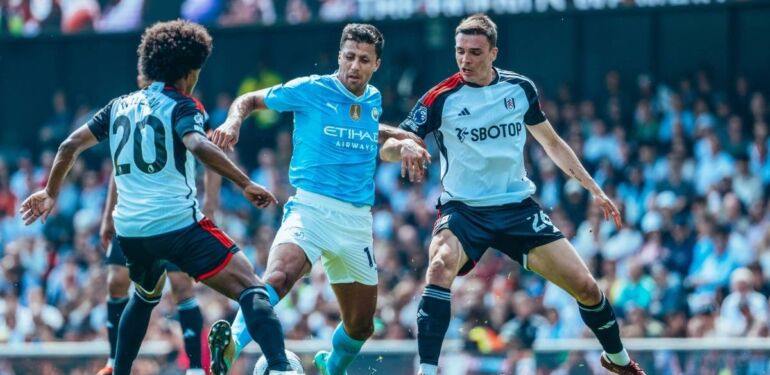 Manchester City rahat kazandı, liderliğe yükseldi!