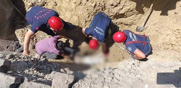 Manisa'da kanalizasyon çalışmasında göçük