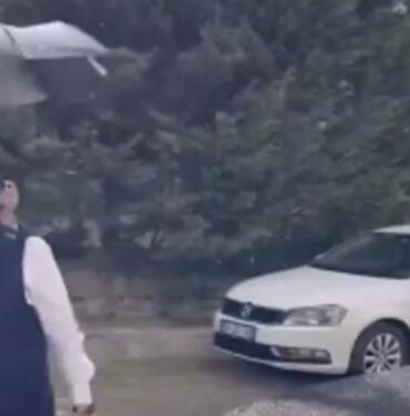 Menzil şeyhinin oğlunun şovu Lüks araç ve şemsiye tutan yardımcı