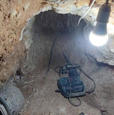 Mersin'de kaçak kazı yapan 4 kişi suçüstü yakalandı