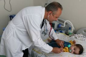 Nadir görülen Jeune Sendromu Göğüs kafesi dar doğan bebek sağlığına kavuştu