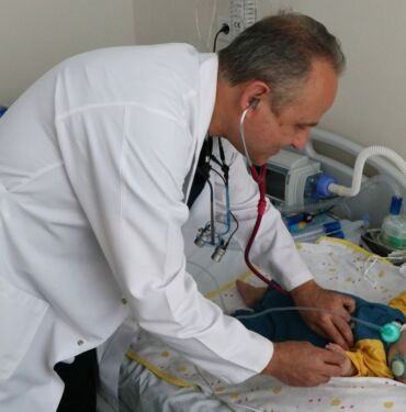 Nadir görülen Jeune Sendromu Göğüs kafesi dar doğan bebek sağlığına kavuştu