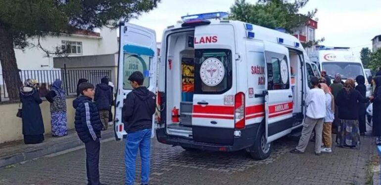 Okulda biber gazı patlaması: 25 öğrenci hastaneye kaldırıldı