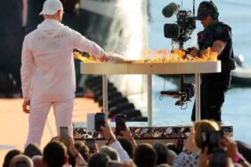 Olimpiyat ateşi 2024 Paris Olimpiyatları için Fransa'ya ulaştı