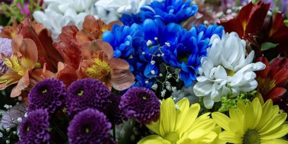 Papatya, lale, karanfil… Anneler Günü için dükkanlar rengarenk çiçeklerle süslendi