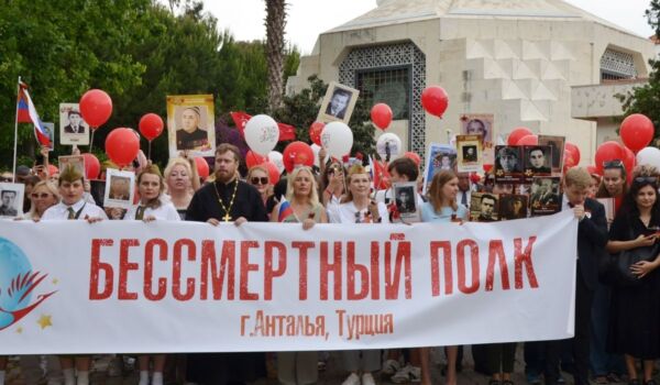 Ruslar Antalya'da Zafer Günü'nü kutladı