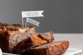 Sağlıklı yaşam için unsuz, yağsız, şekersiz kek tarifi