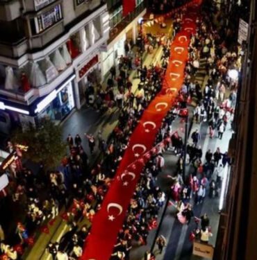Samsun'da 1919 metre uzunluğundaki Türk bayrağı açıldı