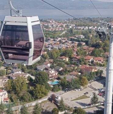 Sapanca'da ruhsatsız teleferik hattına mühür