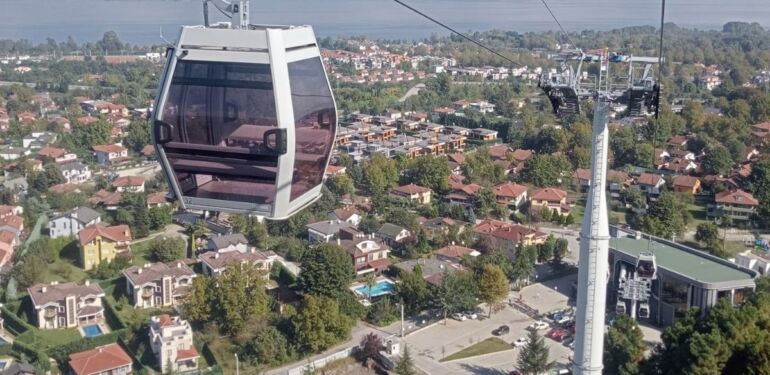 Sapanca’da ruhsatsız teleferik hattına mühür