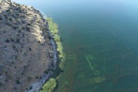 Selçuklu sarayının çevresindeki kalıntılar göldeki suların çekilmesiyle görünür hale geldi