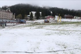 Sezonu martta kapatmıştı... Uludağ'a mayısta kar sürprizi