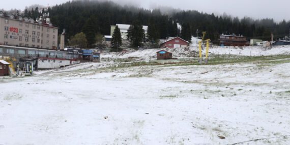 Sezonu martta kapatmıştı… Uludağ’a mayısta kar sürprizi