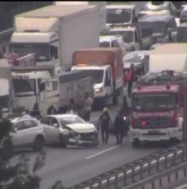 TEM Otoyolu'nda 10 araçlık zincirleme kaza
